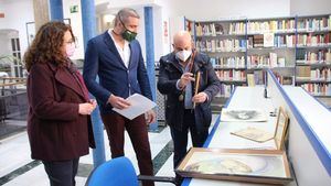Los hermanos Amela Martínez realizan una donación al Archivo de Alhama