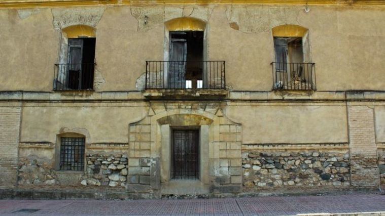 Imagen de la Casa de Postas a la que los ingenieros de la UPTC piden especial protección ante su estado de ruina.