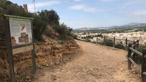 VÍD/FOT Reparado el antiguo vallado de la senda del Castillo