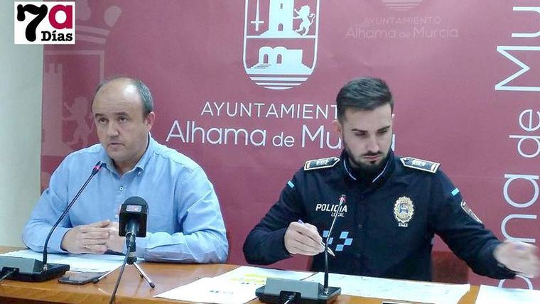 El concejal de Infraestructuras, Antonio García, y el oficial jefe de la Policía Local, José Alfonso Toral.