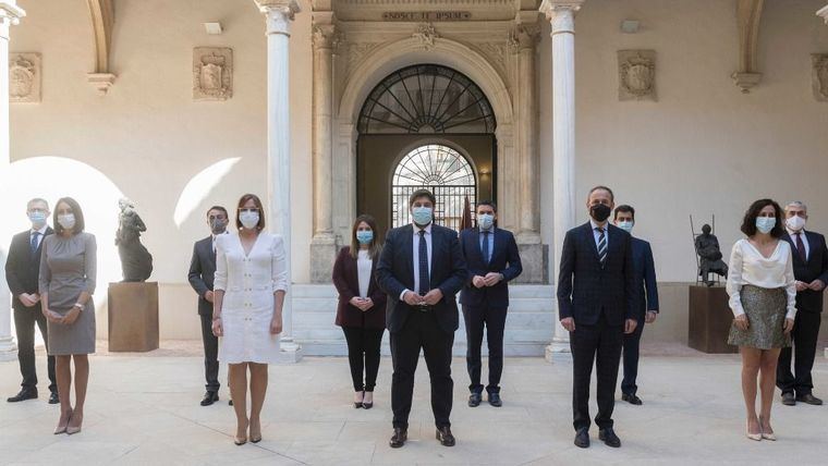 López Miras y su gobierno ya son oficialmente tránsfugas