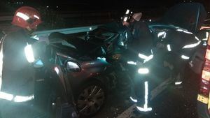 11 heridos leves en el accidente de un trailer y dos turismos en Alhama