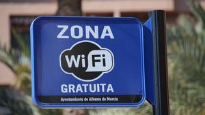 VÍD. Alhama instala 14 nuevos puntos wifi gratuitos en los jardines
