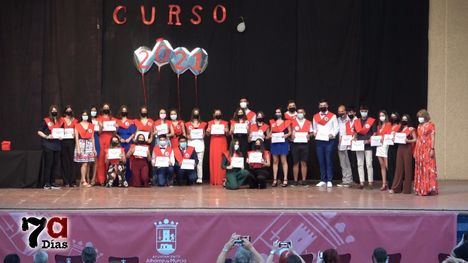 V/F Los alumnos del IES Miguel Hernández celebran su graduación