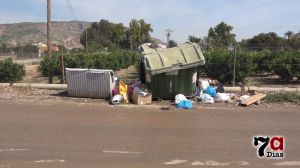 FOTOS Más vertidos ilegales en el camino de las Viñas