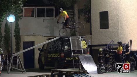 VÍDEO Noche de trialbici en el auditorio con Dani Cegarra