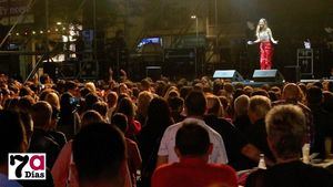 VÍDEO y FOTOS Éxito de Ana Mena en el primer concierto de Feria 2018