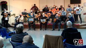 VÍDEO Guitarras, laudes y bandurrias suenan a Navidad