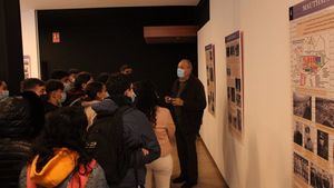 FOT. Arrancan las visitas a la exposición 'Deportación, memoria y educación'