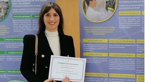 Ana Montalbán recibe uno de los premios Jóvenes Científicas