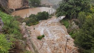 VÍDEOS Emergencias atiende dos incidencias en Alhama por la lluvia