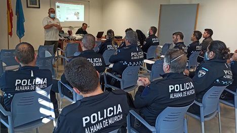 FOT. Policía Local de Alhama se forma en primeros auxilios