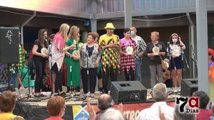 V/F Los ganadores del concurso de balcones recogen sus premios