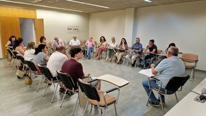 FOT. En busca de una solución al cierre del aula del Ppe. de España