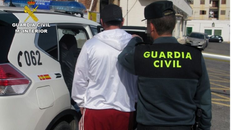 Detenidos en Mazarrón dos hermanos mientras robaban en viviendas