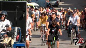 VÍDEO Un paseo en bici para el día grande de las Fiestas