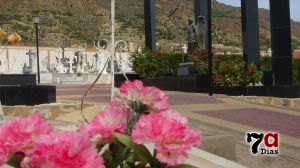 VÍD. El cementerio de Alhama se prepara para Todos los Santos