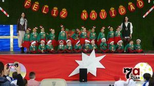 VÍD. El Colegio Azaraque continúa su fiesta de Navidad