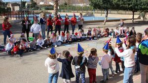 La Escuela de Navidad celebra la llegada de 2023 con gusanitos