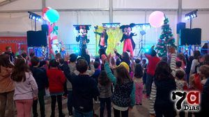 VÍDEO Divertida fiesta de fin de año con baile y gominolas