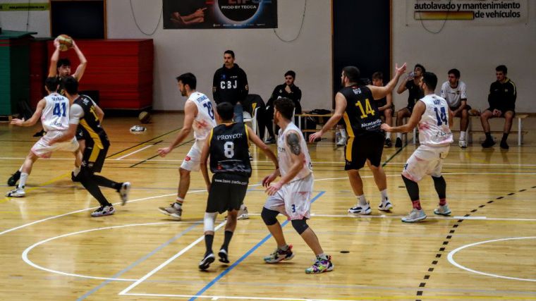 Los senior caen ante el líder CB Jairis (53-62)