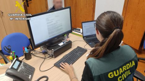 Le estafan más de 13.000 euros al comprar unos loros