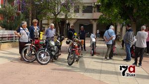 V/F Concentración de motos clásicas en la plaza Constitución
