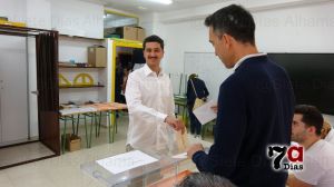 VÍD. García Martínez vota con 