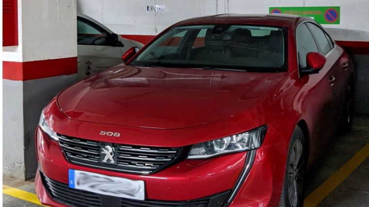 PSOE afirma que Cánovas devuelve el coche oficial porque es rojo