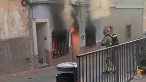 Incendio en una vivienda en la Plaza Vieja de Alhama de Murcia