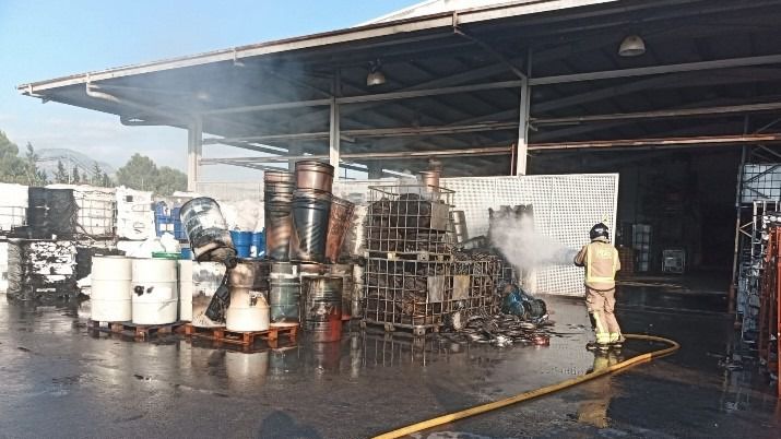 Incendio en una empresa del Polígono Industrial de Alhama