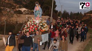 VÍDEO/FOTOS Decenas de fieles procesionan a la Candelaria