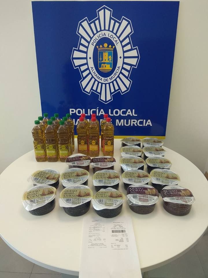 La Policía recupera 200 euros en productos de supermercados robados