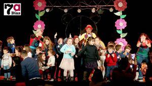 FOTOS El Cine Velasco se llena de niños con el musical 'Cantajuegos'