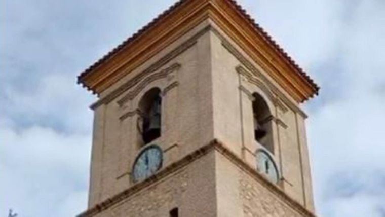 El reloj de la iglesia de San Lázaro vuelve a dar las horas