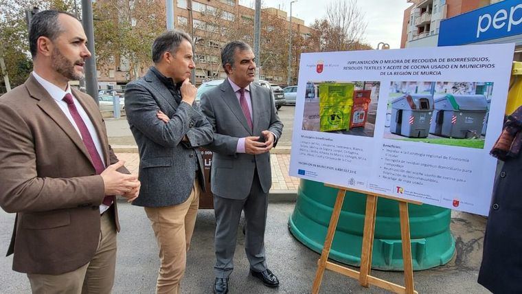 El consejero de Medio Ambiente, Juan María Vázquez, junto con el alcalde de Lorca, Fulgencio Gil