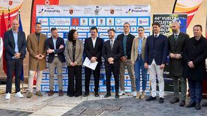 La alcaldesa acude a la presentación en Murcia de la Vuelta a la Región