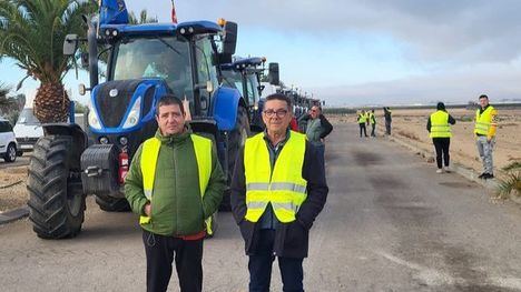 FOT. Los agricultores de Alhama, en tractorada hacia Murcia