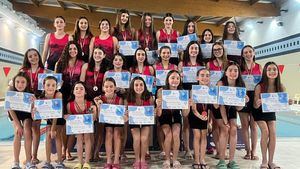 Festival de medallas para las nadadoras del Club Sincro Alhama