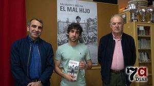 Salvador S. Molina presenta su primera novela en su instituto