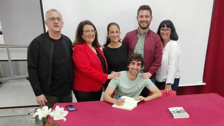 El PSOE felicita a Salvador S. Molina por su novela 'El mal hijo'