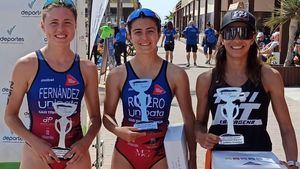 La alhameña Elena Romero, campeona regional de Triatlón