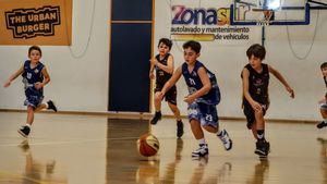 Los benjamines se midieron al líder invicto de la Liga, el San Jorge