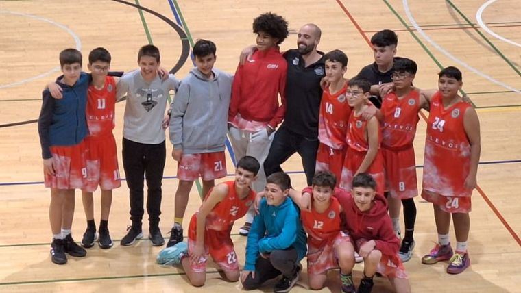 El equipo infantil masculino perdió su ventaja inicial