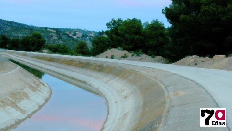 Canal del Trasvase Tajo-Segura a su paso por Alhama