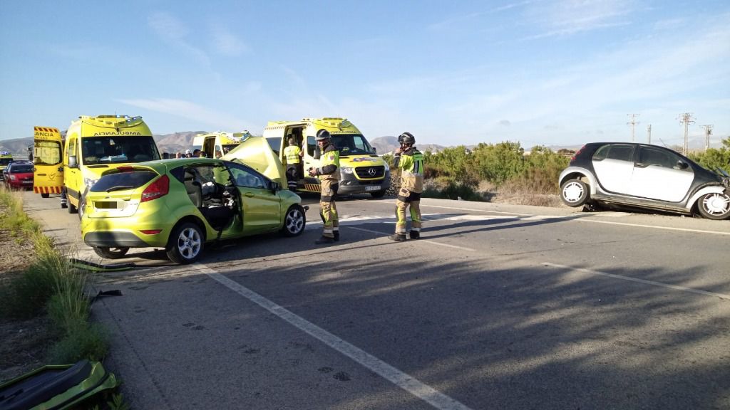 6 heridos en Mazarrón en un accidente en la rotonda de Bolnuevo