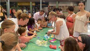 Taller de figuras de plastilina para niños en el Mercado Público