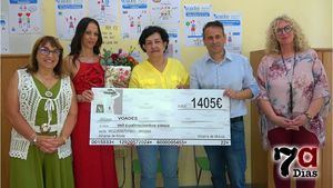 Voades recibe 1.400€ donados por el desfile de Alhama de Moda