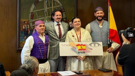 El ministro de Cultura de Macedonia recibe al Villa de Alhama