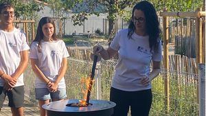 Niños librillanos, con la llama olímpica en Saint Jean de Vedas